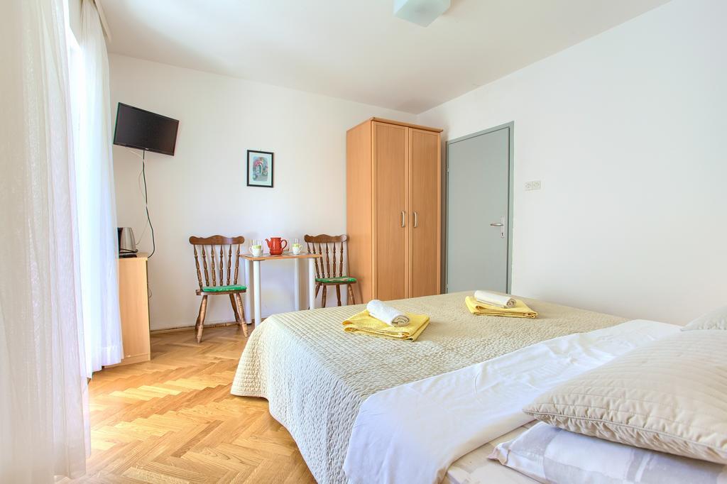 Apartments Vlatko Krk Town Zewnętrze zdjęcie